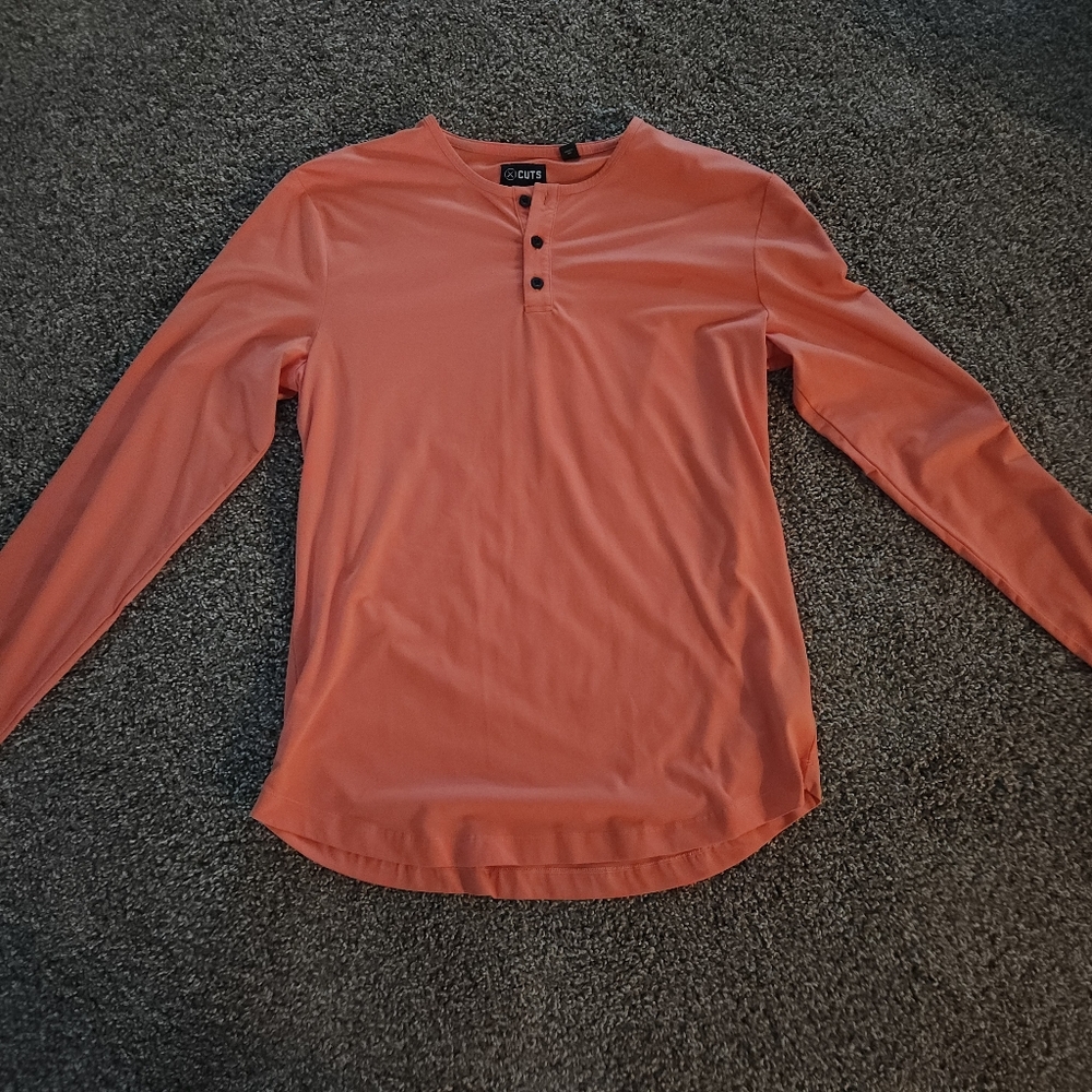 Cuts clothing Henley Size Medium